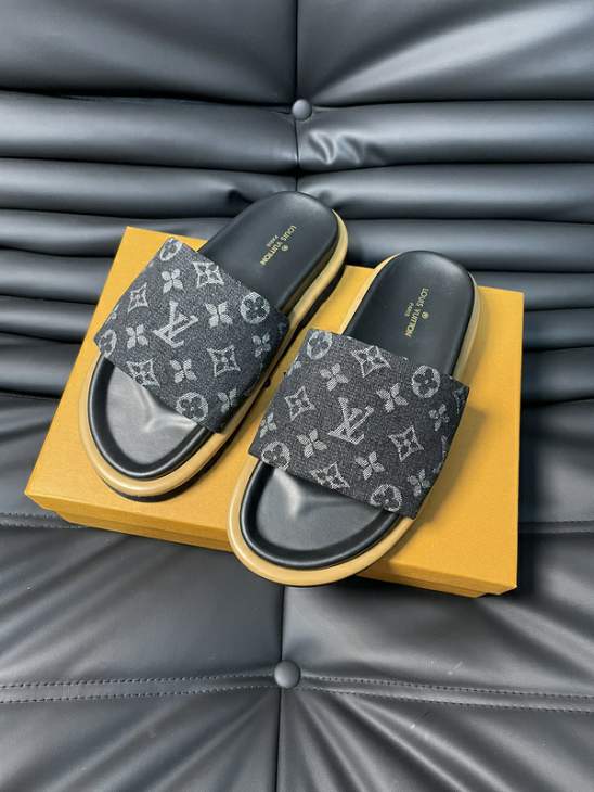 Picture of Louis Vuitton Slippers _SKULVsz38-45jyh02081468